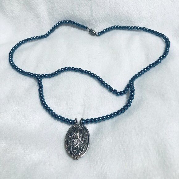 Oval Pendant Necklace - Picture 1 of 5